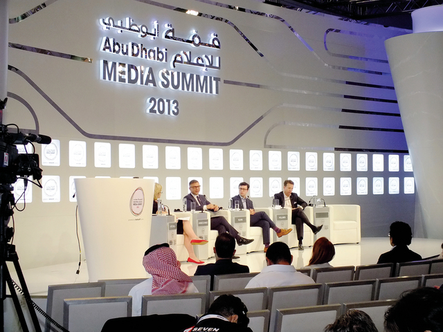 "ندوة آفاق الإعلام الرقمي الجديد والتعليم الإلكتروني من المصدر"