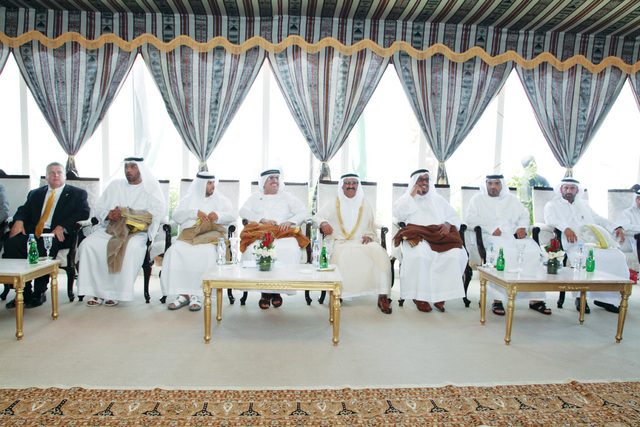 "كبار الضيوف والحضور"