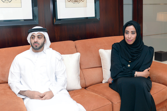 "منى المري ومالك آل مالك"