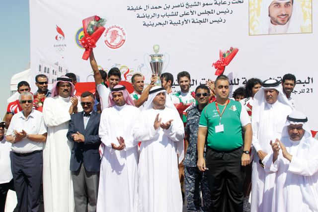 "مسؤولو الاتحاد العربي من أبطال سباق الفرق ضد الساعة"