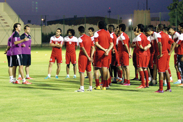 "حصص التدريب خلال التجمع الأول لنادي الشارقة لكرة القدم بحضور المدرب الجديد بونا ميغو تصوير: يونس يونس"