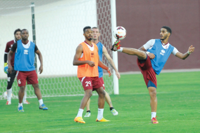 "جانب من تدريبات العنابي استعداداً للكلاسيكو أمام الزعيم             \t  البيان"