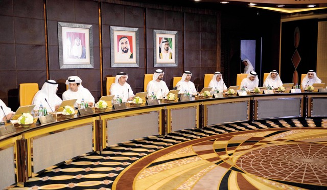 "محمد بن راشد وحمدان بن راشد وسيف ومنصور وعبد الله بن زايد ونهيان بن مبارك والقرقاوي\t والظاهري \tتصوير: سيف محمد"