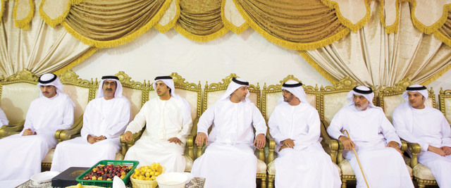 "هزاع ومنصور بن زايد خلال تقديم واجب العزاء لسلطان الشامسي\t وام"
