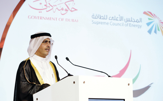"الطاير يلقي كلمته خلال الحفل"