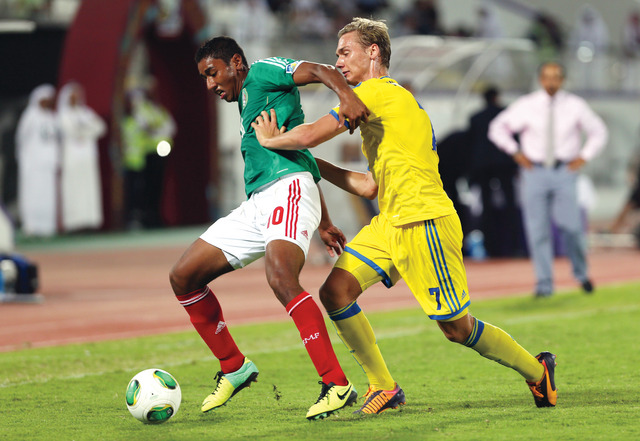 "شهدت المجموعة السادسة الندية والإثارة في أغلب اللقاءات تصوير: ناصر بابو أكد رئيس الاتحاد النيجيري لكرة القدم أمينو مايجاري، أن منتخب بلاده لا يخشى مواجهة نظيره البرازيلي في مونديال الناشئين لكرة القدم ، في حال كانت القرعة قد وضعتهما في المرحلة المقبلة ، مشيراً إلى أن منتخب بلاده يمتلك العناصر التي تساعده على الفوز، وأن المستوى الفني للاعبين كان جيداً في المباريات الماضية ، لتعزيز ثقة المنتخب في الفوز باللقب للمرة الرابعة في تاريخه\". وقال: أعتقد أن المستوى الفني كان بمستوى التوقعات خلال البطولة ، وأثبت جميع اللاعبين أن لديهم الكثير ليتحفوا به الجماهير الغفيرة التي ساندتهم في المباريات ، والبرازيل لا تخيفنا إذا صعدنا معاً وتواجهنا في الدور قبل النهائي، وأعتقد أن الميدان وحده هو من سيفصل في المواجهة بيننا إذا حدثت، وثقتي كبيرة في اللاعبين لمتابعة النتائج الجيدة في البطولة."