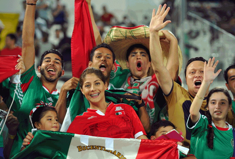 "مشجعو المكسيك يترقبون مباراة منتخب بلادهم في دبي"