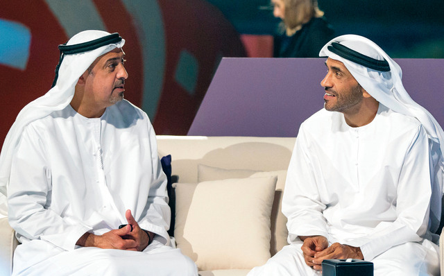 "نهيان بن زايد وحديث باسم مع سلطان بن خليفة"
