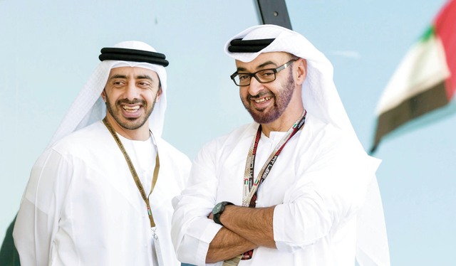 "محمد بن زايد وعبد الله بن زايد يشهدان ختام جولة الفورمولا 1\t وام"