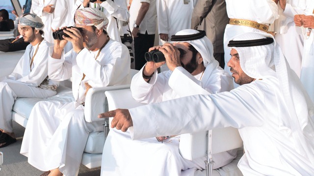 "طحنون بن محمد يتابع باهتمام"