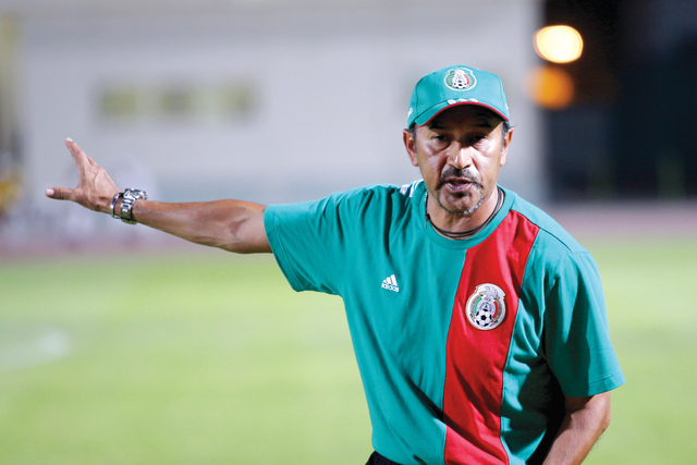 "مدرب المنتخب المكسيكي راؤول جيبترز"