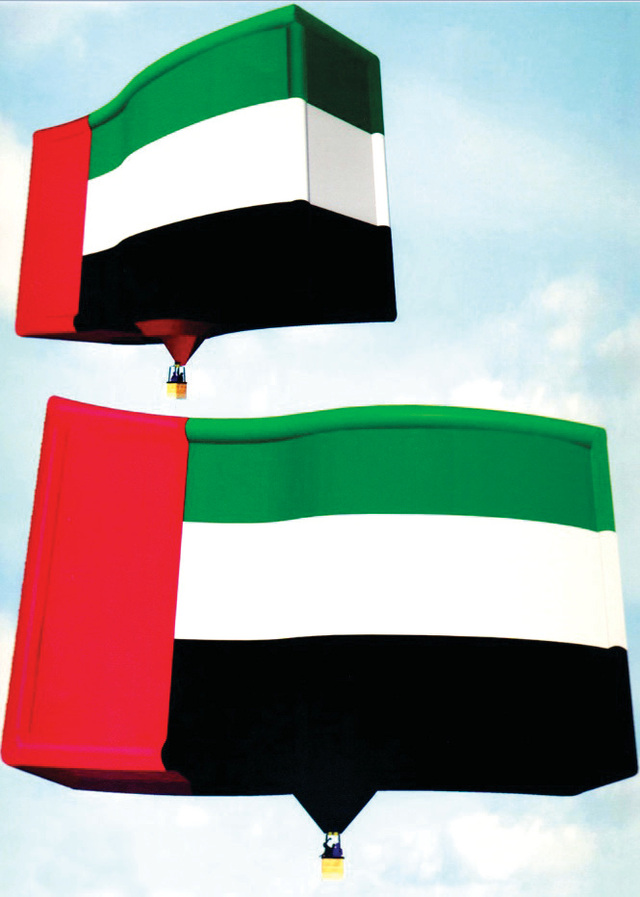 فريق منطاد الإمارات يحتفل بيوم العلم
