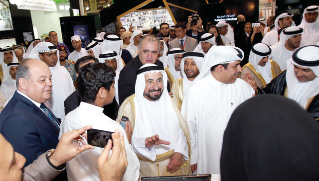 "سلطان بن محمد القاسمي أثناء حفل الافتتاح"