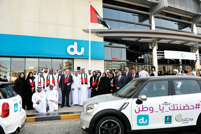 "موظفو دو خلال فعالياتهم الإحتفالية"