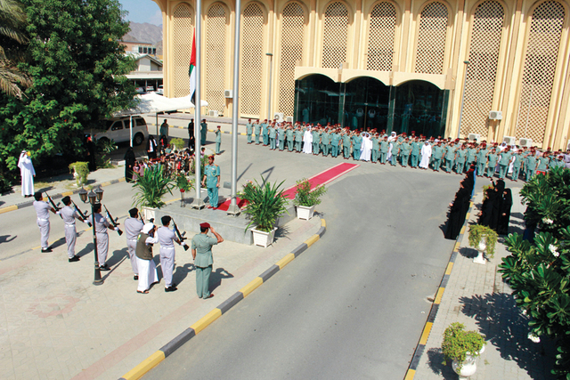 "شرطة الفجيرة خلال احتفالها بيوم العلم"