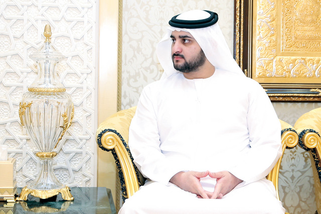 "مكتوم بن محمد خلال استقبال العثمان"