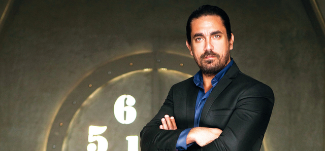 "أمير كرارة أقرب إلى المحقق الناجح منه للمذيع الحواري في البرنامج من المصدر"