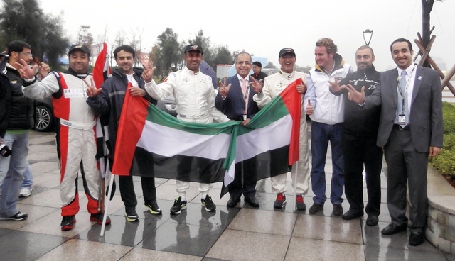 "المنصوري والنيادي والزاهد مع أبطال الإمارات في الصين"