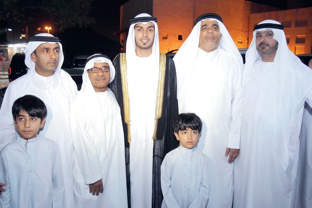 "إيهاب عبدالخالق، يوسف شريف، العريس، بو وليد، ناصر الطواش والطفلان عبدالله ومحمد الطواش"