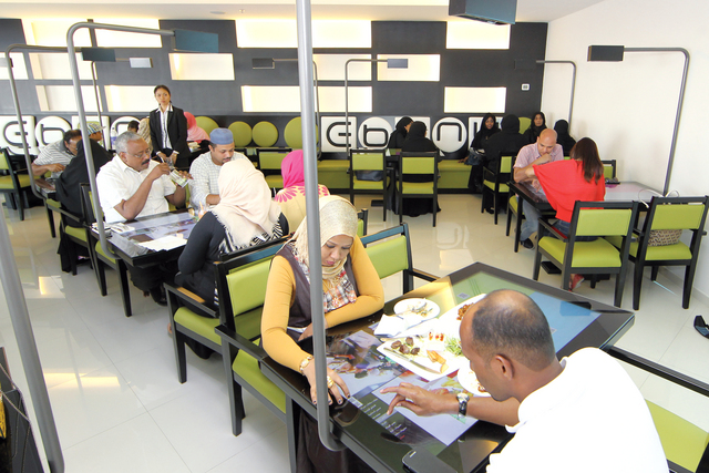 «إيبوني».. مطعم سوداني بذائقة «دبي الذكية»