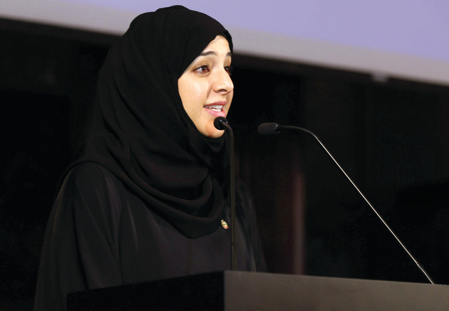 "ريم الهاشمي تلقي كلمتها في المؤتمر"