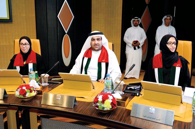 "نجلاء العور وراشد بن فهد ومريم الرومي"
