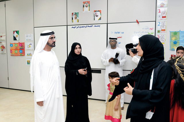 "محمد بن راشد لدى تفقد مدرسة عاتكة بنت زيد"