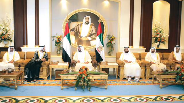 "خليفة ومحمد بن راشد واخوانهما الحكام.. حرص دائم على سعادة الشعب ورفعة الوطن"