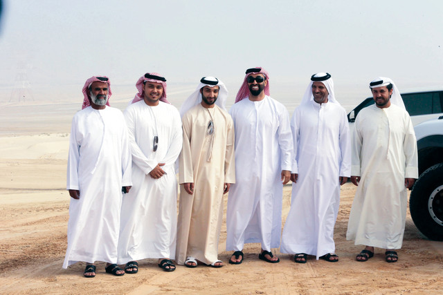 "طحنون بن زايد وخالد بن سلطان خلال السباق"