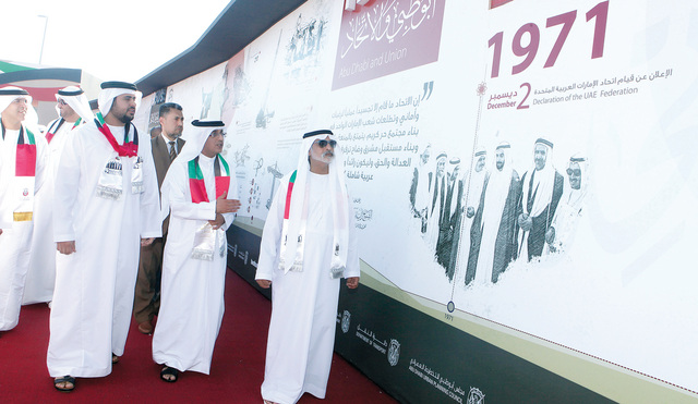 "نهيان بن مبارك خلال الاحتفال باطلاق الخريطة\tالبيان"