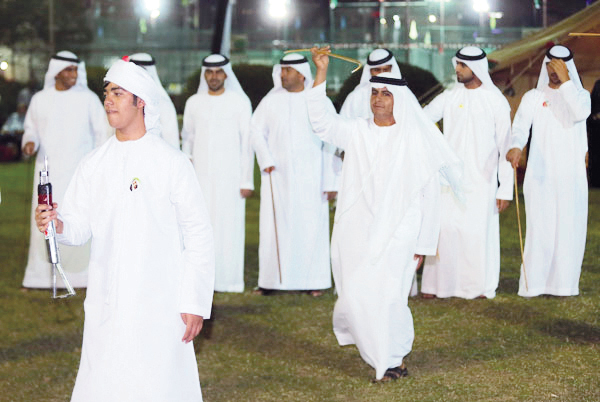 "رقصات شعبية في مهرجان الأهلي"