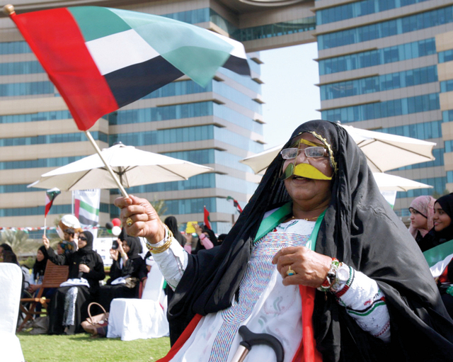 "أمهات الإمارات يشاركن فرحة الاتحاد\tأرشيفية"