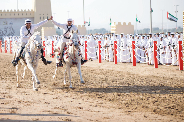"فرسان الإمارات يقدمون عرضاً متميزاً\tمن المصدر"