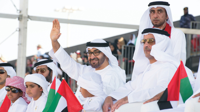 "محمد بن زايد وطحنون بن محمد  وسيف بن زايد خلال افتتاح مهرجان زايد التراثي"