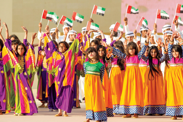 "زهرات يحتفلن باليوم الوطني"