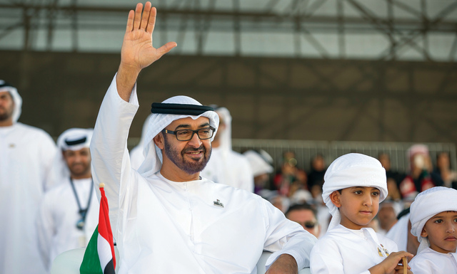 "محمد بن زايد خلال حضوره مهرجان زايد التراثي \t وام"
