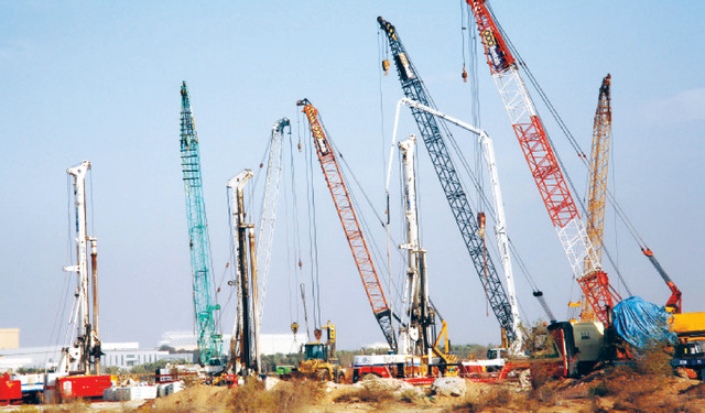 "آلاف المقاولين والمطورين والمهندسين والعمال يباشرون مرحلة البناء الثالثةالبيان"