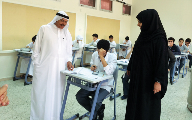 «الأدبي» يحلل الاقتصاد و«العلمي» يقف مع سؤال الرياضيات