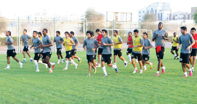 "جانب من تدريبات الظفرة استعداداً للمباراة\t\tالبيان"