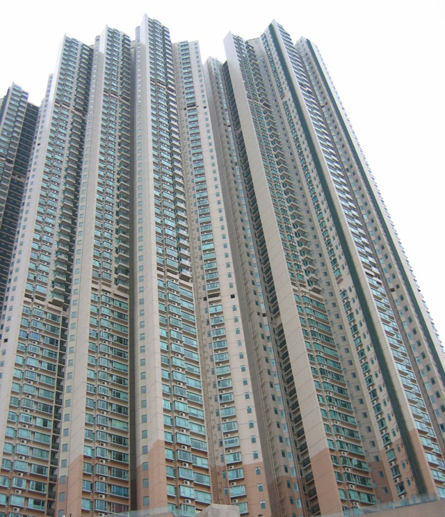 نجاة رضيع سقط من الطابق.. الـ25
