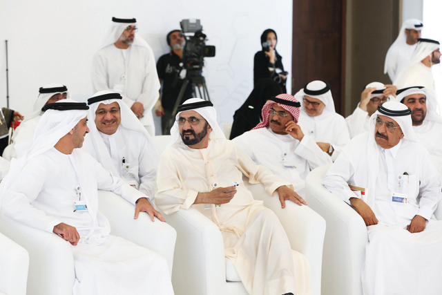 "..وسموه يتبادل الحوار مع سيف بن زايد بحضور حمدان بن راشد والوزراء"