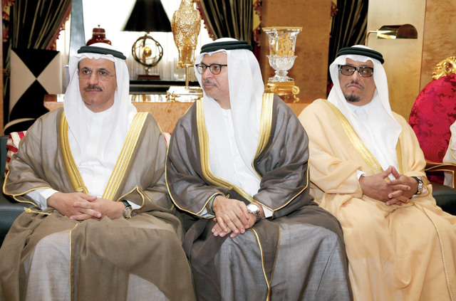 "المنصوري وقرقاش وضاحي خلفان"