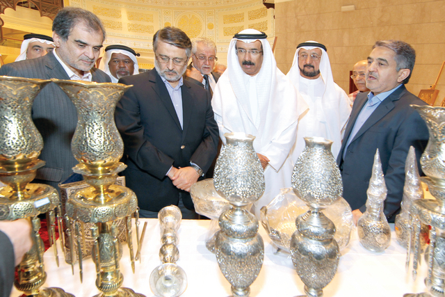»الفن الإيراني« يضيءعلى مدارس الخط والزخرفة