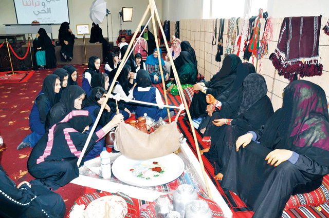 "إطلاع الطالبات على التراث الغذائي \tتصوير - حصة اسماعيل"