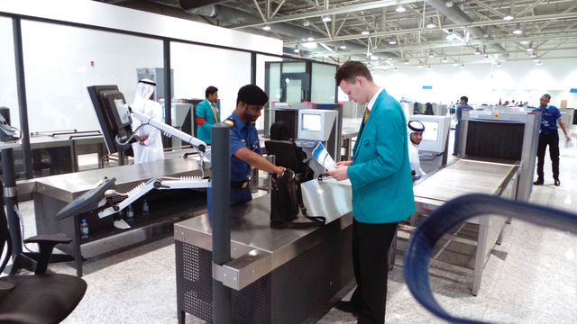 "إجراءات التفتيش اليدوي لا غنى عنها في الجمارك \t أرشيفية"