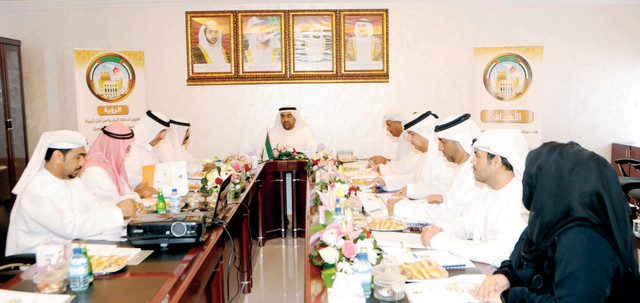 "راشد أحمد بن فهد مترئساً الاجتماع وام"