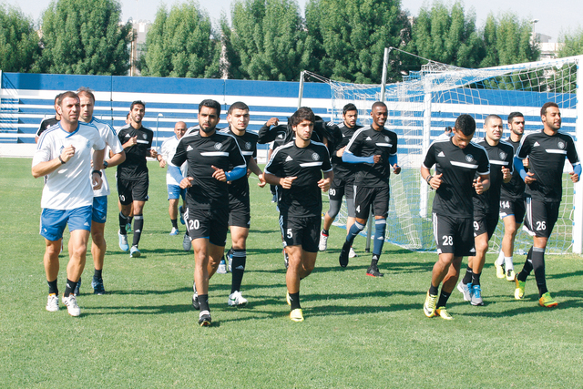 "النصر يستعد لمواجهة عجمان\tتصوير ــ عاطف الغمري"