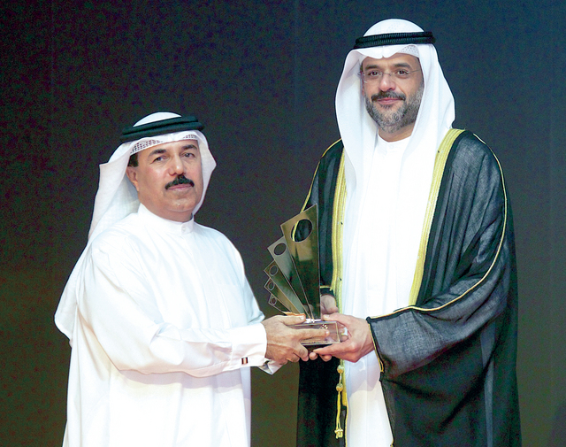 ".. يكرّم علي عبيد"