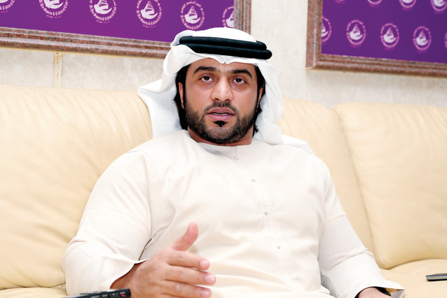 "عبدالله بن محمد خلال حديثه للصحافيين"