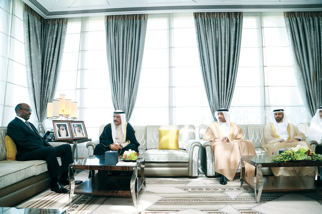 "حمدان بن راشد لدى استقباله الوزير الأثيوبي بحضور الشيباني وبن حميدان"